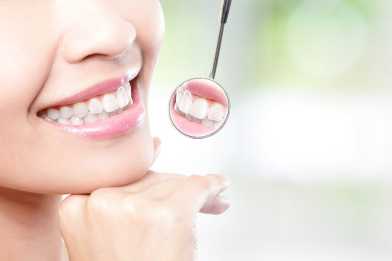 Całościowe leczenie dentystyczne – znajdź drogę do zdrowej i uroczego uśmiechów.